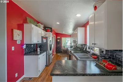610 Vaughan Ln, Lebanon, OR 97355 - Photo 10
