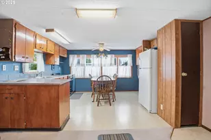 205 W Heintz St, Molalla, OR 97038 - Photo 6