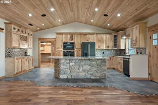 818 E Sierra Vista Dr, Newberg, OR 97132 - Photo 10