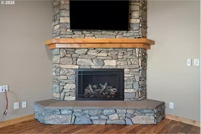 818 E Sierra Vista Dr, Newberg, OR 97132 - Photo 8