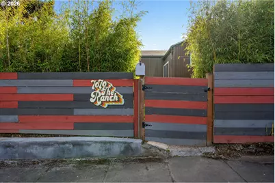 7070 NE 7th Pl, Portland, OR 97211 - Photo 2