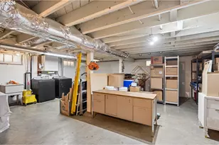 9505 NE Thompson St, Portland, OR 97220 - Photo 36
