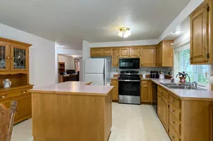 15925 Oakridge Ln, Silverton, OR 97381 - Photo 22