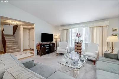 2119 NE 158th Ave, Portland, OR 97230 - Photo 8