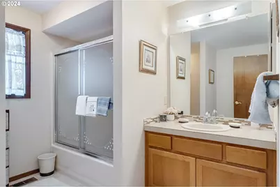 2119 NE 158th Ave, Portland, OR 97230 - Photo 36