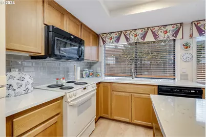 2119 NE 158th Ave, Portland, OR 97230 - Photo 12