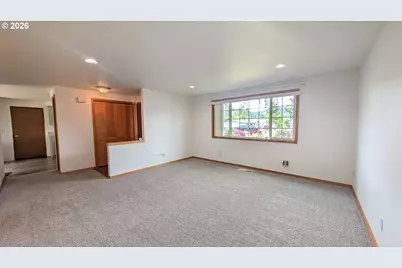 1800 Carver Pl, Cottage Grove, OR 97424 - Photo 4