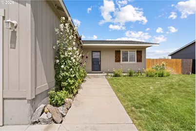 122 Falcon Ct, Boardman, OR 97818 - Photo 2
