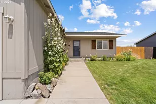 122 Falcon Ct, Boardman, OR 97818 - Photo 2