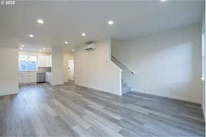 11191 SE Stark St, Portland, OR 97216 - Photo 8