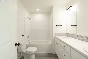 11191 SE Stark St, Portland, OR 97216 - Photo 18