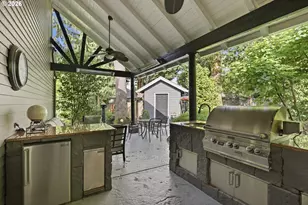 847 NE Rogahn St, Hillsboro, OR 97124 - Photo 40