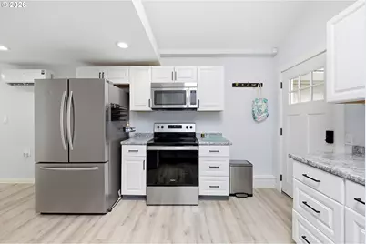 2120 SE 117th Ave, Portland, OR 97216 - Photo 8