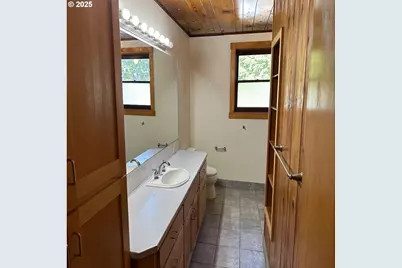 28500 Ruth Ln, Eugene, OR 97402 - Photo 6