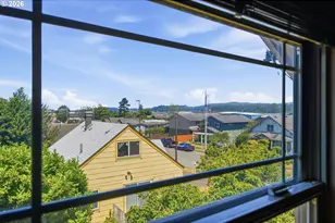 1954 Madrona St, North Bend, OR 97459 - Photo 22