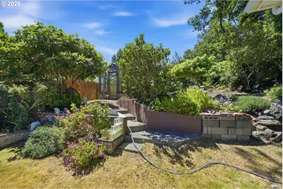 1954 Madrona St, North Bend, OR 97459 - Photo 30