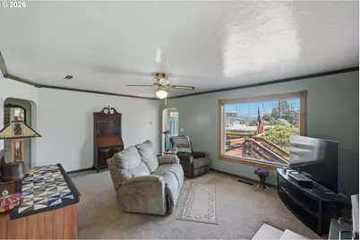 1954 Madrona St, North Bend, OR 97459 - Photo 4