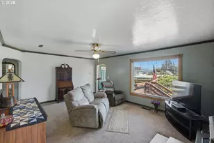 1954 Madrona St, North Bend, OR 97459 - Photo 4