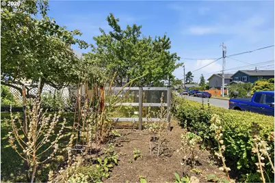 1954 Madrona St, North Bend, OR 97459 - Photo 36
