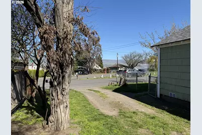 2406 E 10th St, The Dalles, OR 97058 - Photo 10