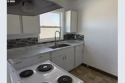 2406 E 10th St, The Dalles, OR 97058 - Photo 14