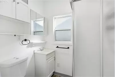 2406 E 10th St, The Dalles, OR 97058 - Photo 8