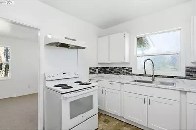 2406 E 10th St, The Dalles, OR 97058 - Photo 4