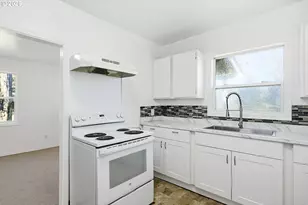 2406 E 10th St, The Dalles, OR 97058 - Photo 4