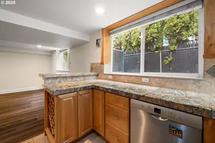 11102 NE Beech St, Portland, OR 97220 - Photo 32