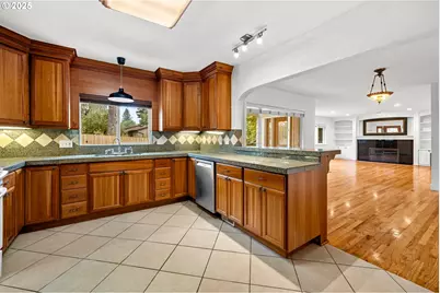 11102 NE Beech St, Portland, OR 97220 - Photo 10