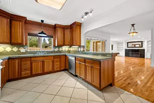 11102 NE Beech St, Portland, OR 97220 - Photo 10