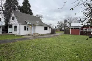 734 Alder St, Medford, OR 97501 - Photo 2