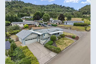 3626 NW Broad St, Roseburg, OR 97471 - Photo 1