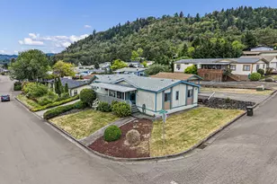 3626 NW Broad St, Roseburg, OR 97471 - Photo 2