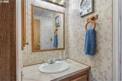 3626 NW Broad St, Roseburg, OR 97471 - Photo 26