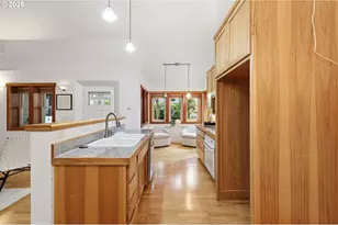 3026 Hendricks Hill Dr, Eugene, OR 97403 - Photo 12