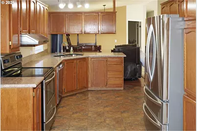 13460 SE Raymond St, Portland, OR 97236 - Photo 10