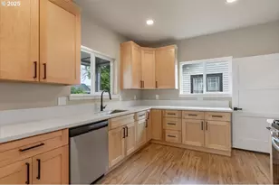 494 17th St, Salem, OR 97301 - Photo 12