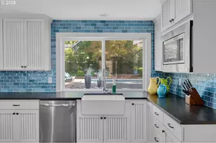 8444 SW 58th Ave, Portland, OR 97219 - Photo 10