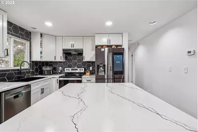 2209 SE 178th Ave, Portland, OR 97233 - Photo 10