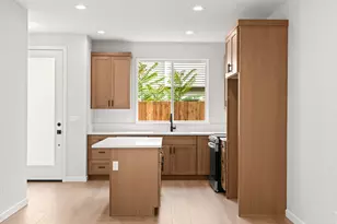 7482 SE 51st Ave, Portland, OR 97206 - Photo 2