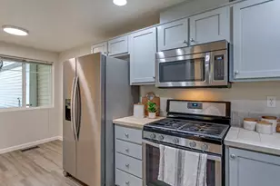 10769 SW Canterbury Ln, Tigard, OR 97224 - Photo 16