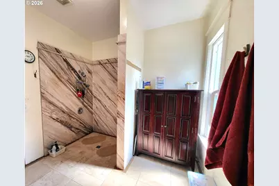 305 S 3rd St, Cottage Grove, OR 97424 - Photo 16