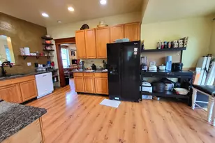 305 S 3rd St, Cottage Grove, OR 97424 - Photo 14