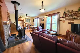 305 S 3rd St, Cottage Grove, OR 97424 - Photo 4