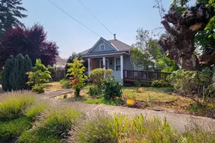 305 S 3rd St, Cottage Grove, OR 97424 - Photo 2