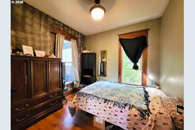 305 S 3rd St, Cottage Grove, OR 97424 - Photo 6
