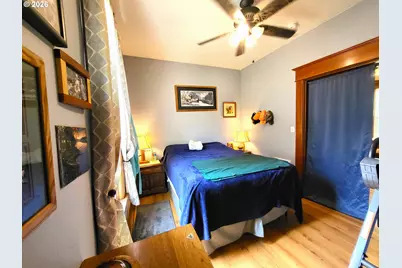 305 S 3rd St, Cottage Grove, OR 97424 - Photo 8