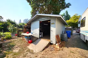 305 S 3rd St, Cottage Grove, OR 97424 - Photo 30