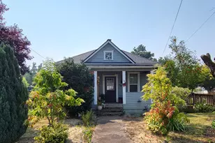 305 S 3rd St, Cottage Grove, OR 97424 - Photo 2